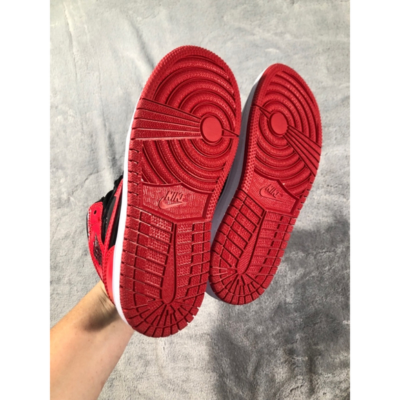 Youth 2Y Air Jordan 1 Retro High Patent Bred Style - Picture 2 of 4